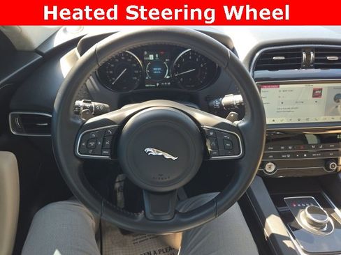 Used 2020 Jaguar F-PACE Premium image 6