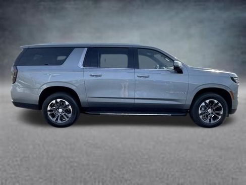 Used 2026 Chevrolet Suburban LT w/ Comfort Package AWD/4WD image 4