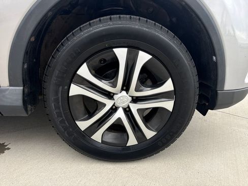 Used 2016 Toyota RAV4 LE image 20