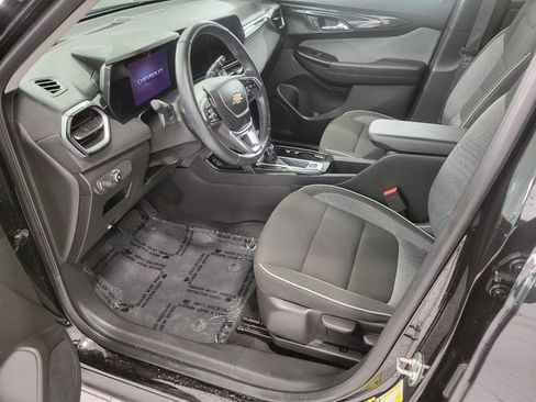 Used 2024 Chevrolet TrailBlazer LT w/ LT Cold Weather Package AWD/4WD image 9