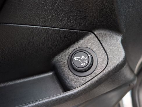 Used 2024 GMC Terrain SLT w/ Infotainment Package II image 18