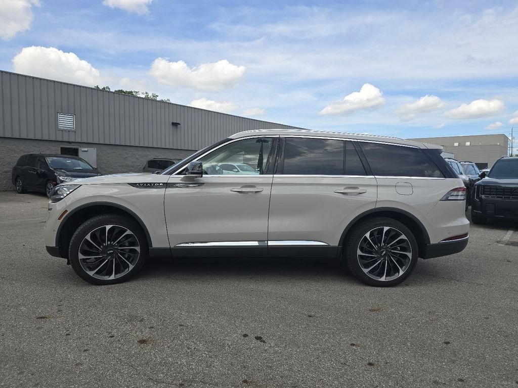 Used 2022 Lincoln Aviator Reserve w/ Equipment Group 201A AWD/4WD image 13