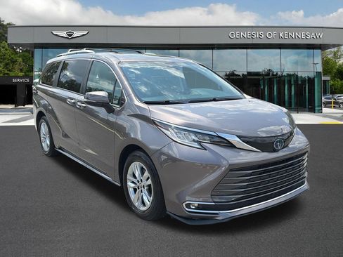 Used 2022 Toyota Sienna Limited AWD/4WD image 1