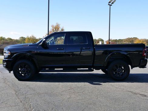 Used 2019 RAM 2500 Laramie w/ Black Appearance Package image 40