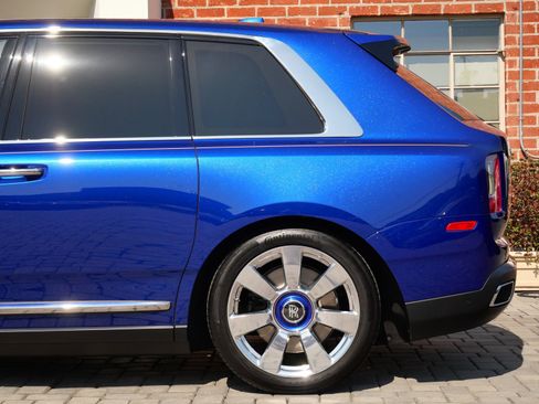 Used 2023 Rolls-Royce Cullinan w/ Cullinan Package AWD/4WD image 29