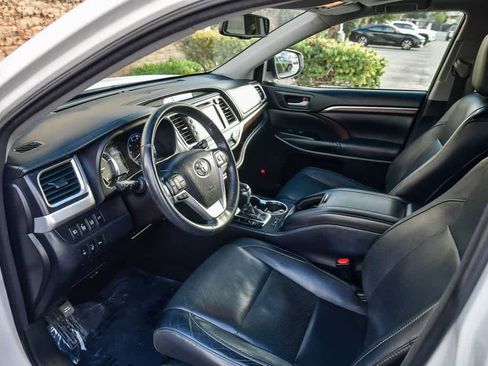 Used 2015 Toyota Highlander Limited Platinum image 17