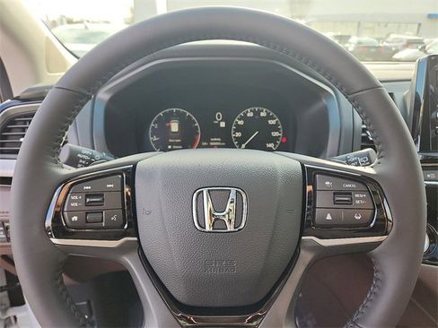 New 2026 Honda Odyssey Touring image 19