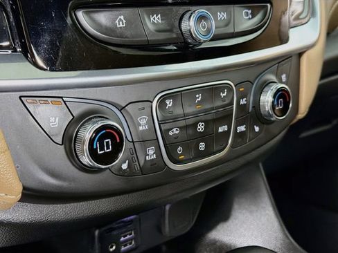 Used 2023 Chevrolet Traverse Premier AWD/4WD image 16