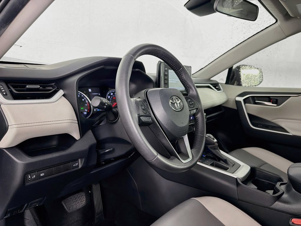 Used 2021 Toyota RAV4 XLE Premium FWD image 14