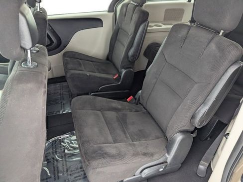 Used 2014 Dodge Grand Caravan SXT image 18