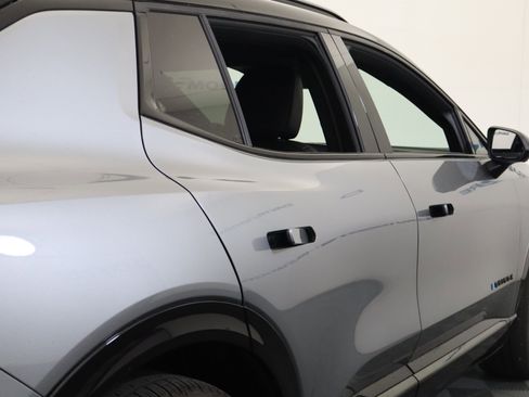 New 2026 Chevrolet Equinox EV RS image 6