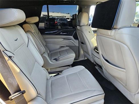 Used 2021 Cadillac Escalade Premium Luxury w/ LPO, Radiant Package image 19