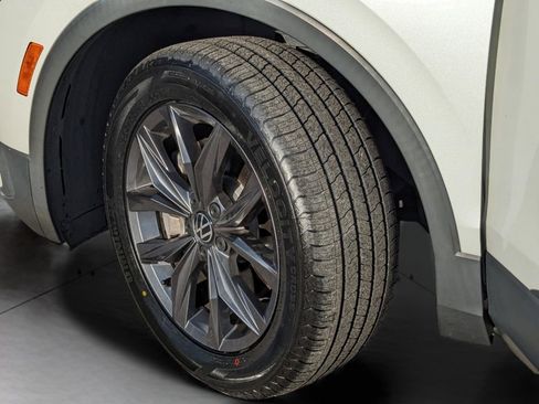 Certified 2023 Volkswagen Tiguan SE w/ Panoramic Sunroof Package image 35