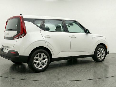 Used 2025 Kia Soul LX w/ LX Technology Package FWD image 9