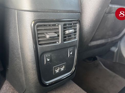 Used 2017 Dodge Charger R/T RWD image 19