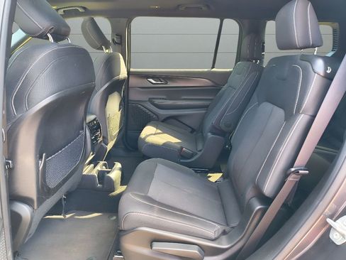 Used 2024 Jeep Grand Cherokee L Laredo image 29