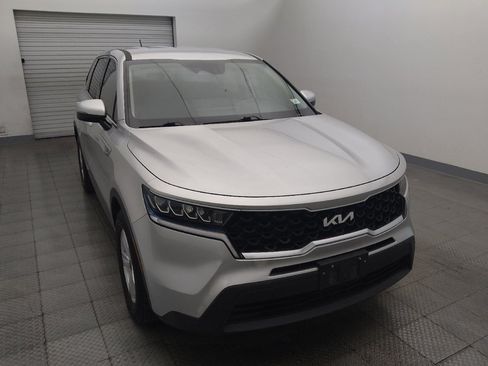 Used 2022 Kia Sorento LX FWD image 14