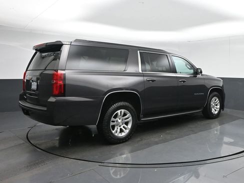 Used 2018 Chevrolet Suburban LT AWD/4WD image 7