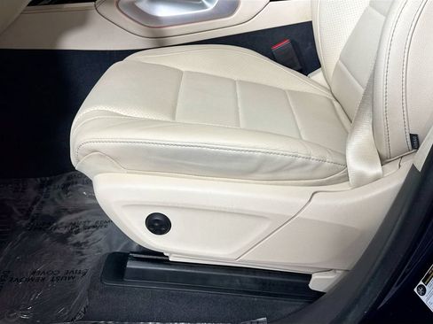 Used 2020 Mercedes-Benz GLS 450 4MATIC image 25