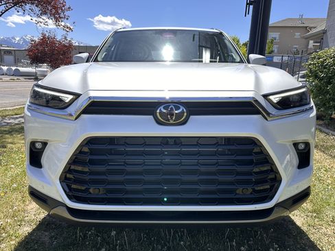 Used 2024 Toyota Grand Highlander AWD Hybrid image 13