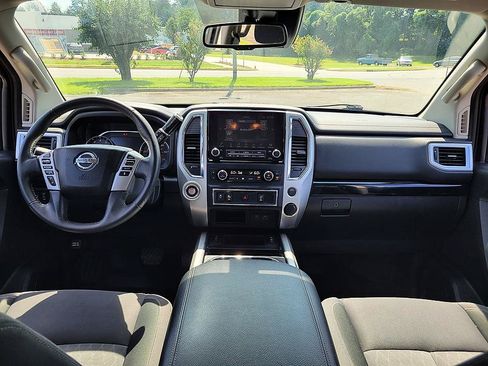Used 2021 Nissan Titan SV w/ SV Convenience Package RWD image 29