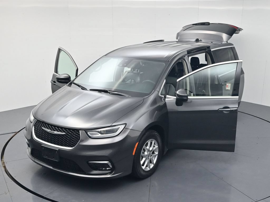 Used 2023 Chrysler Pacifica Touring-L FWD image 49