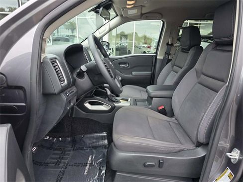 Used 2022 Nissan Frontier SV w/ Technology Package image 12