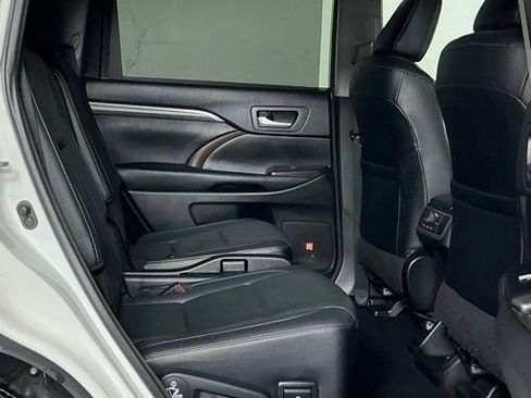 Used 2017 Toyota Highlander Limited FWD image 29