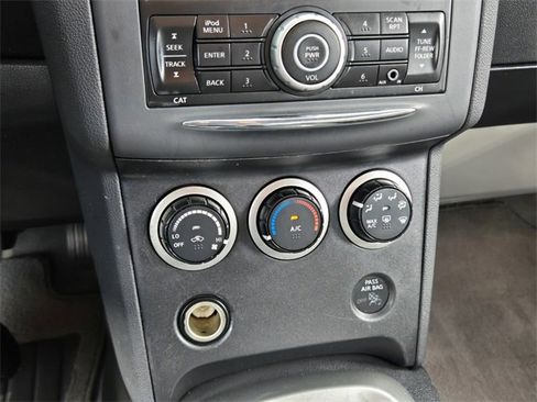 Used 2014 Nissan Rogue S image 19