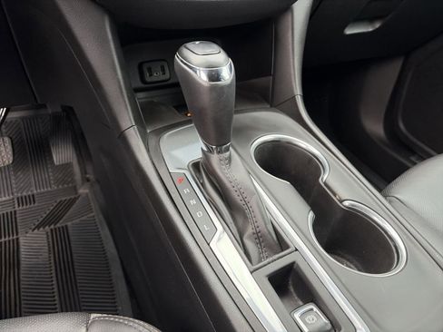 Used 2018 Chevrolet Equinox Premier image 15