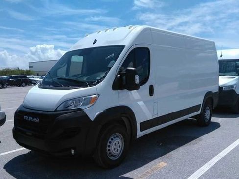 Used 2025 RAM ProMaster 2500 w/ Convenience Group FWD image 3