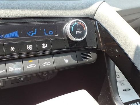 Used 2023 Hyundai Elantra SEL w/ Convenience Package FWD image 21