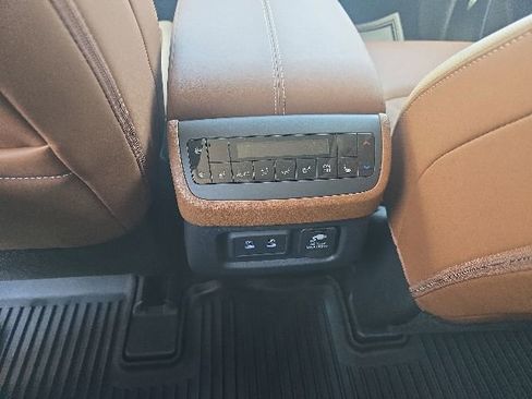 New 2026 Nissan Pathfinder Platinum AWD/4WD image 11