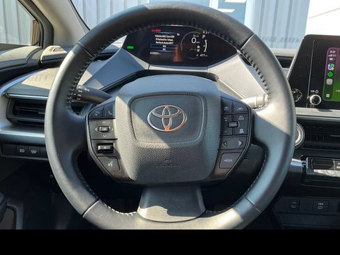 Used 2024 Toyota Prius LE FWD image 3