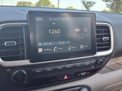 Used 2025 Hyundai Venue SEL FWD image 7