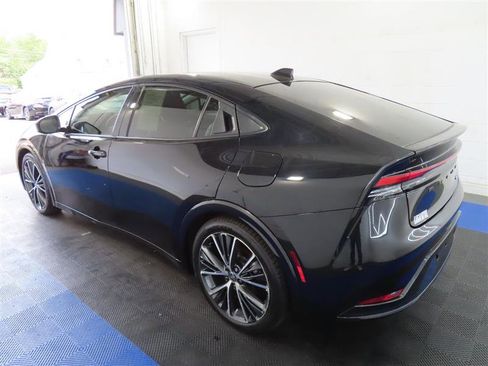 Used 2023 Toyota Prius XLE FWD image 10