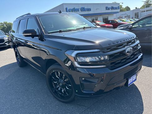 Used 2024 Ford Expedition Limited AWD/4WD image 2