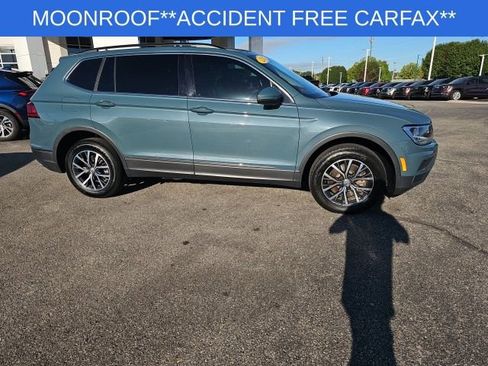 Used 2020 Volkswagen Tiguan SE w/ Panoramic Sunroof Package image 26