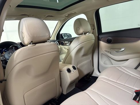 Used 2020 Mercedes-Benz GLC 300 4MATIC w/ Premium Package image 18