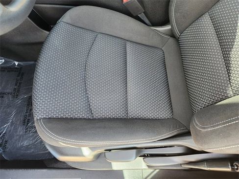 Used 2022 GMC Terrain SLE image 25