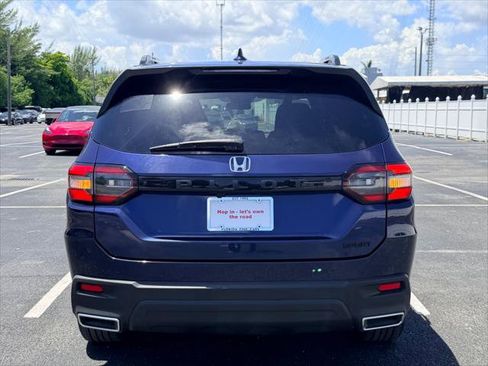 Used 2025 Honda Pilot Sport image 6