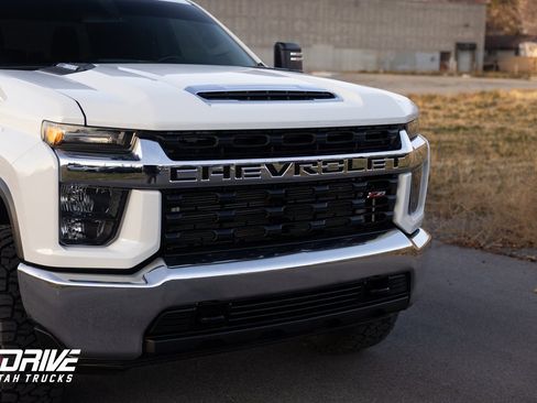 Used 2023 Chevrolet Silverado 2500 LT image 3