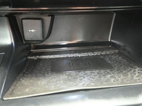 Used 2021 Jaguar E-PACE SE image 22