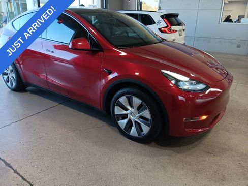 Used 2024 Tesla Model Y Long Range image 2