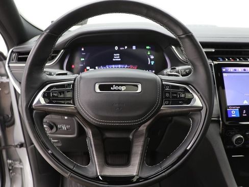 Used 2023 Jeep Grand Cherokee Overland w/ Advanced Protech Group III image 18