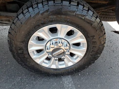 Used 2014 Ford F250 XLT w/ XLT Premium Package AWD/4WD image 14