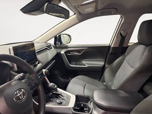 Used 2025 Toyota RAV4 XLE AWD/4WD image 10