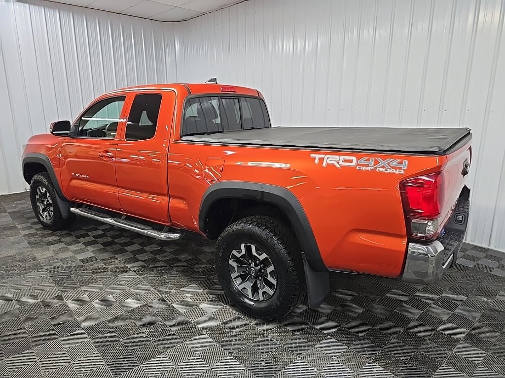 Used 2017 Toyota Tacoma TRD Off-Road w/ Tow Package AWD/4WD image 9