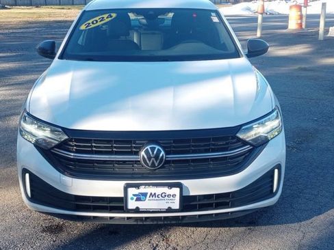 Used 2024 Volkswagen Jetta Sport image 2