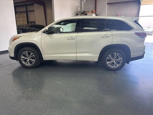 Used 2015 Toyota Highlander Plus AWD/4WD image 7